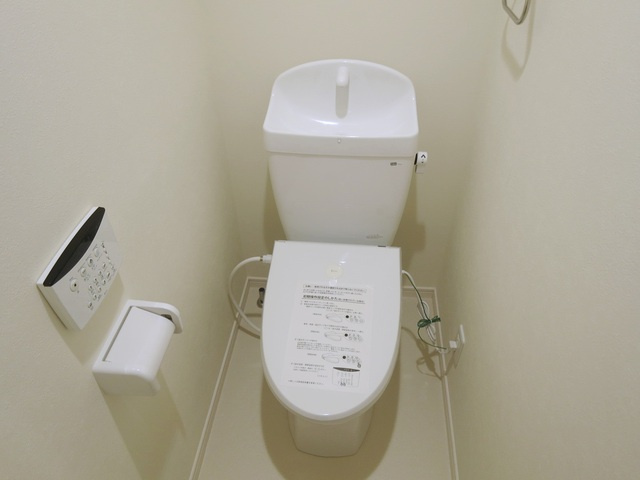 ラルーチェ江戸川のトイレ|人気の温水洗浄便座です！