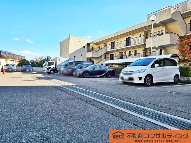 進和苦楽園アーバンライフB棟の駐車場|おしゃれなフルリノベーション物件