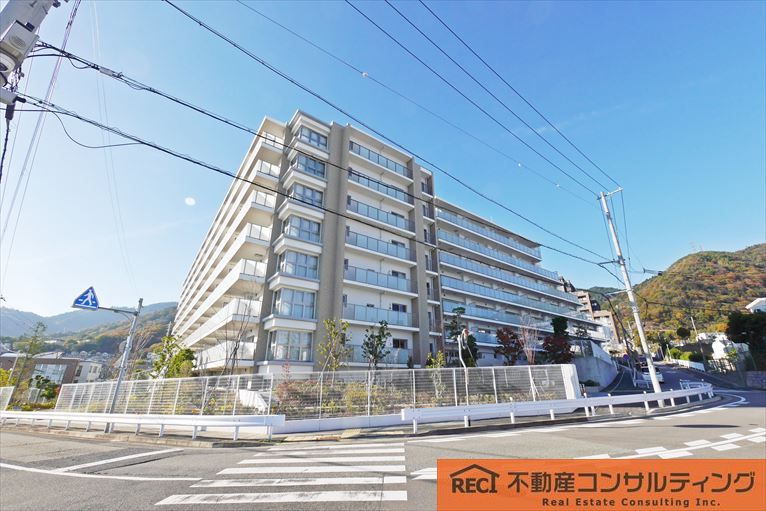 リビオ六甲THE・HILLSの外観|宅配BOX・オートロックも完備！