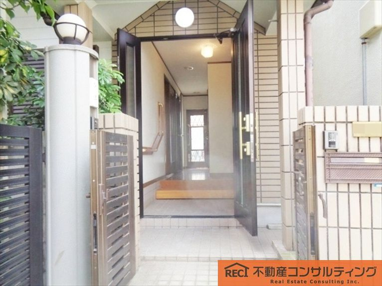 神戸市東灘区本庄町1丁目　中古戸建のエントランス