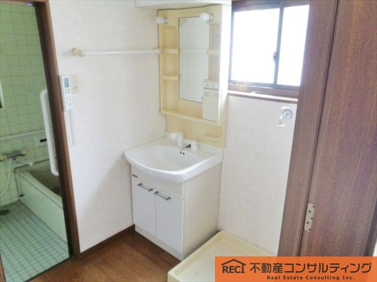 神戸市東灘区本庄町1丁目　中古戸建の独立洗面台