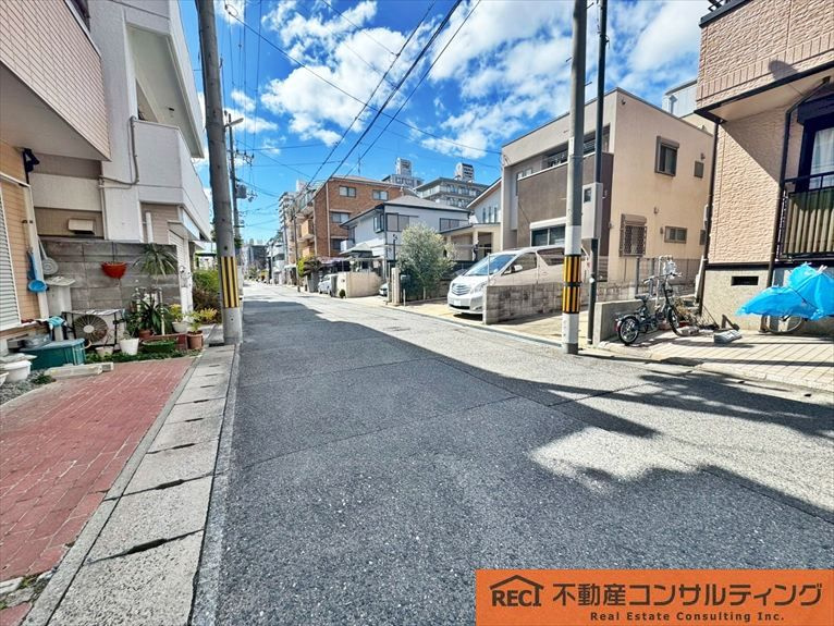 神戸市東灘区本庄町1丁目　中古戸建の前面道路含む現地写真
