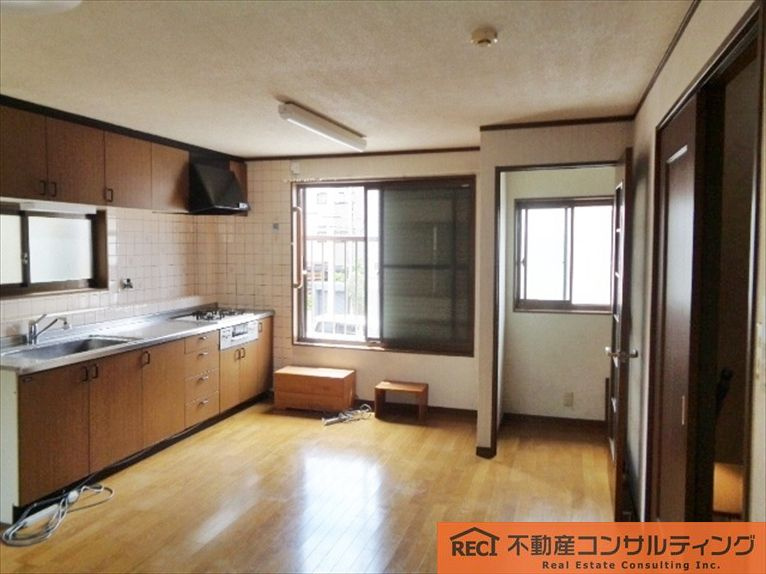 神戸市東灘区本庄町1丁目　中古戸建の居間・リビング|東灘小学校徒歩7分