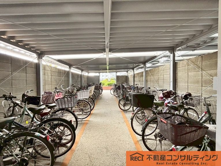 鳴尾小松住宅A棟の駐輪場