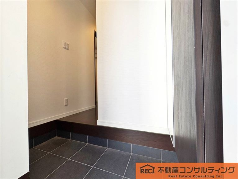神戸市東灘区魚崎北町8丁目 中古戸建の玄関