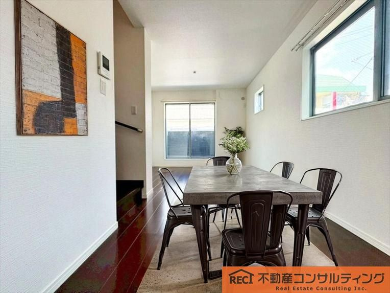 神戸市東灘区魚崎北町8丁目 中古戸建の居間・リビング|魚崎小学校徒歩5分でお子様の通学も安心！