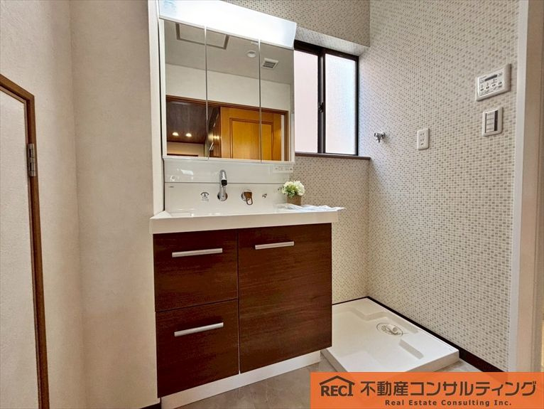 神戸市東灘区鴨子ヶ原2丁目　中古戸建の独立洗面台