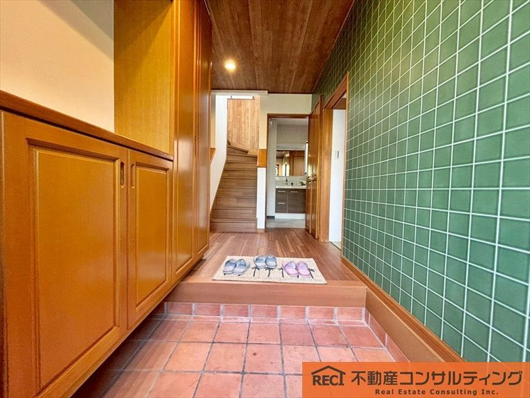 神戸市東灘区鴨子ヶ原2丁目　中古戸建の玄関