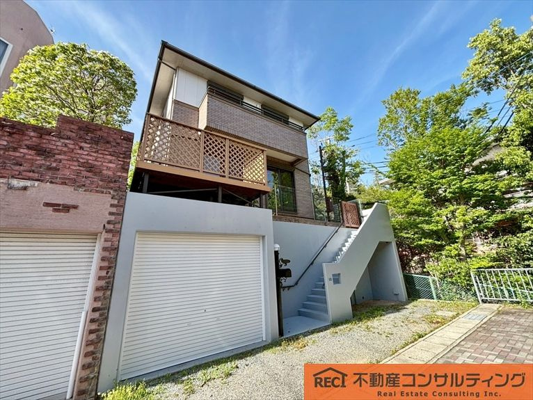 神戸市東灘区鴨子ヶ原2丁目　中古戸建の駐車場