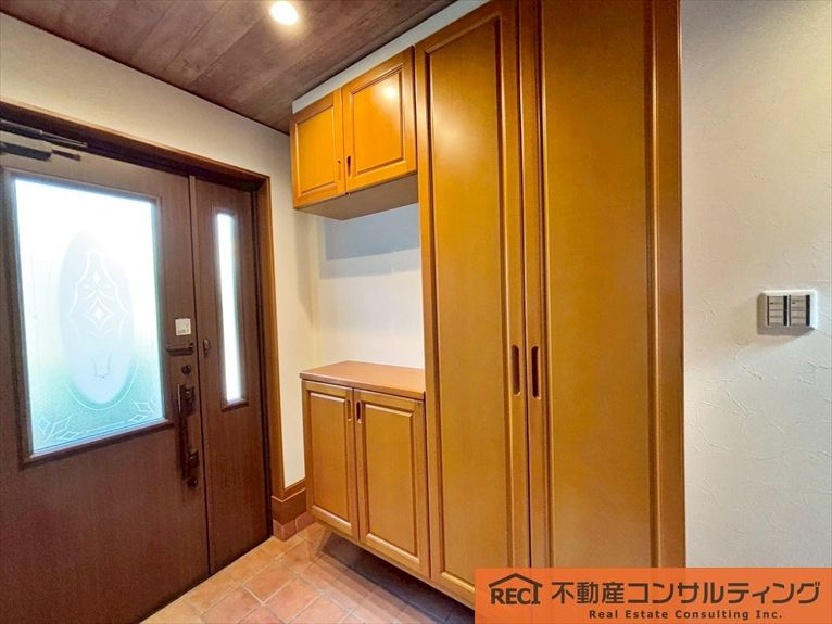 神戸市東灘区鴨子ヶ原2丁目　中古戸建の玄関