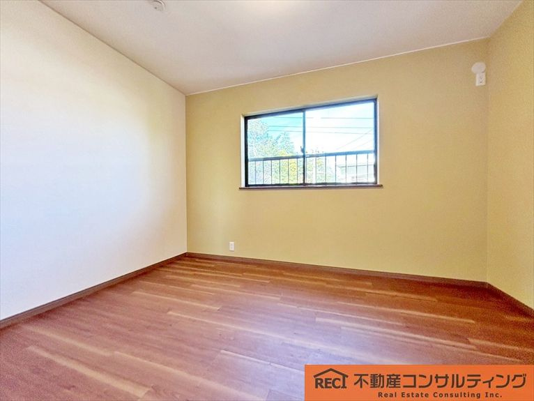 神戸市東灘区鴨子ヶ原2丁目　中古戸建の洋室