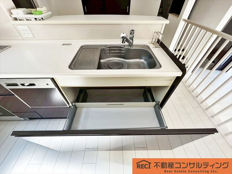 西宮市苦楽園四番町　中古戸建のキッチン