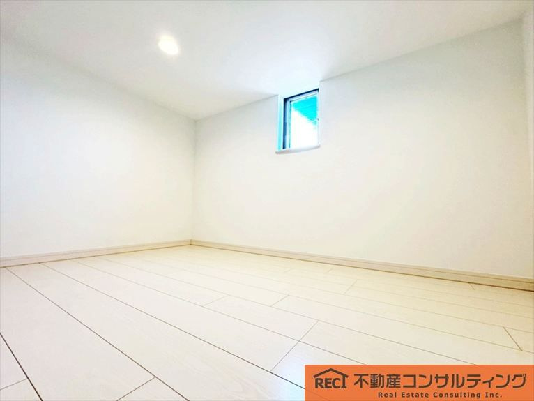 西宮市苦楽園四番町　中古戸建の洋室