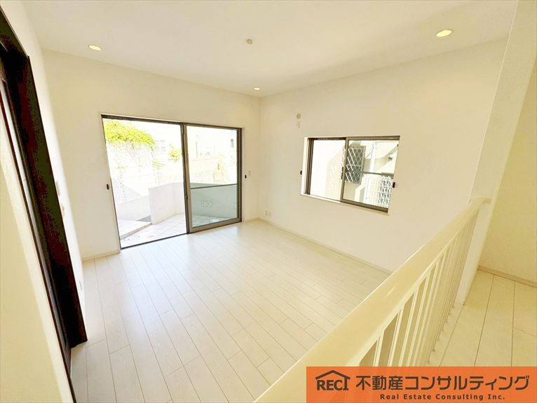 西宮市苦楽園四番町　中古戸建の居間・リビング