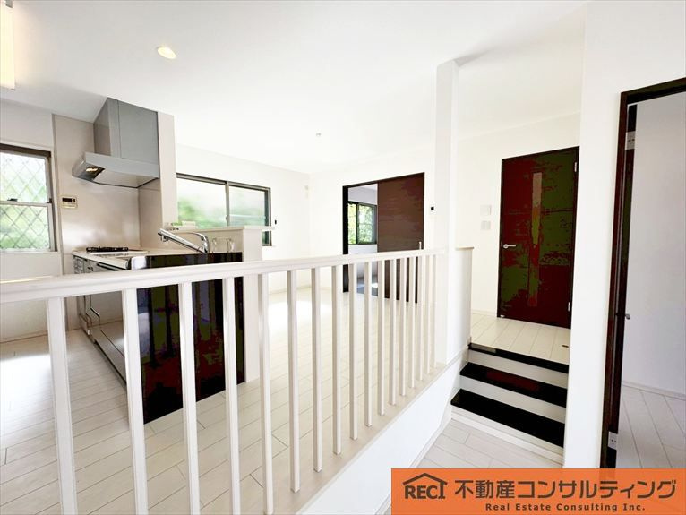 西宮市苦楽園四番町　中古戸建の居間・リビング