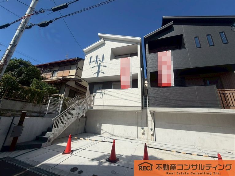 神戸市灘区上野通3丁目　新築戸建　A号地のエントランス