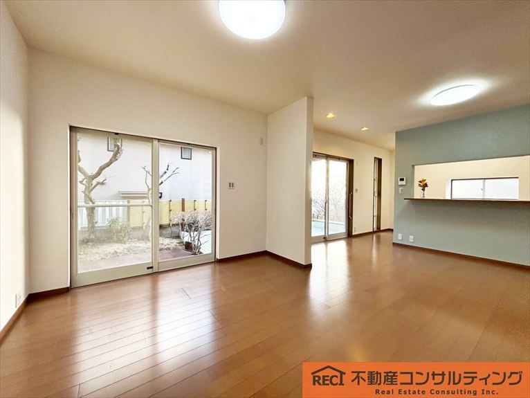 神戸市東灘区鴨子ヶ原3丁目　中古戸建の居間・リビング|内装・外装リノベーション済