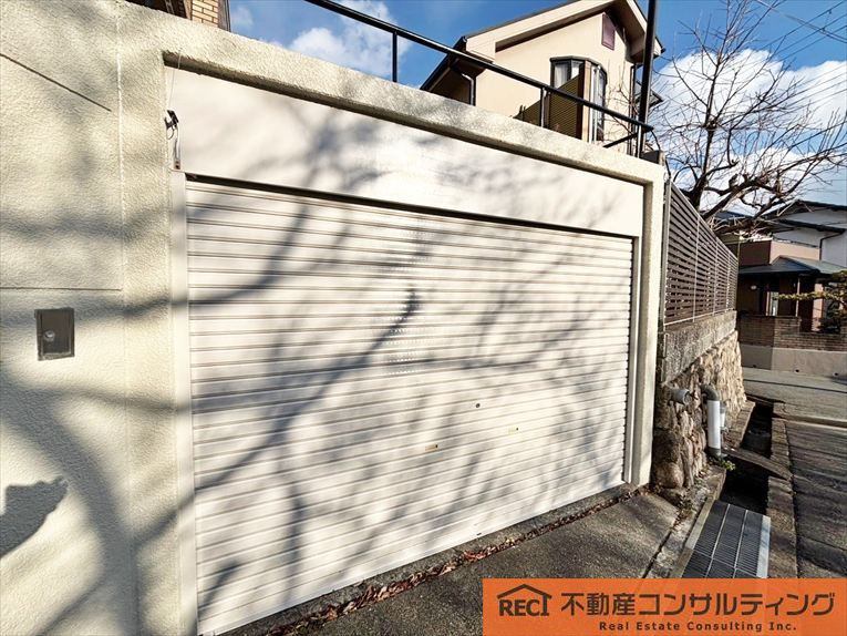 神戸市東灘区鴨子ヶ原3丁目　中古戸建の駐車場