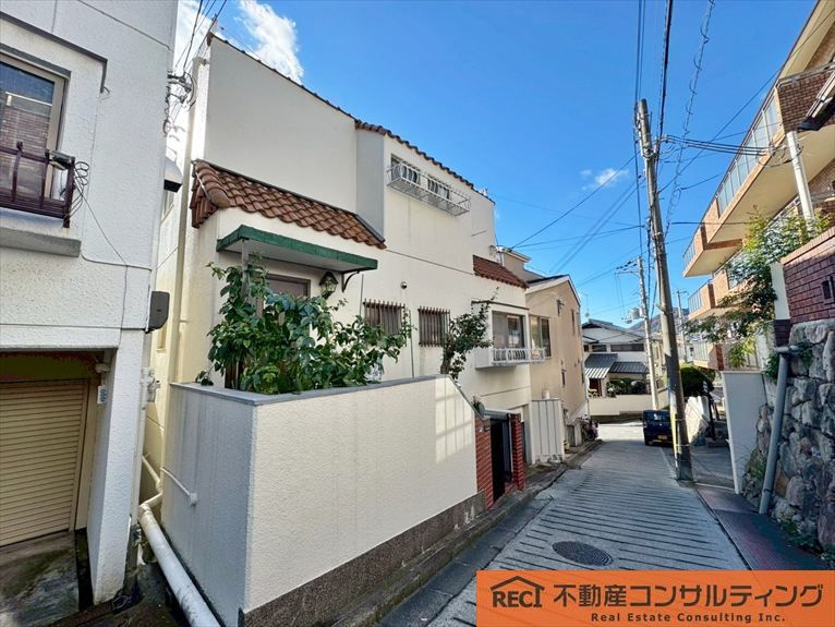 神戸市灘区赤松通2丁目　中古戸建の駐車場