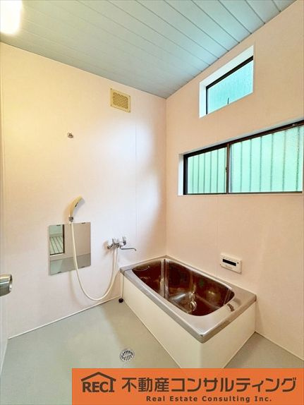 西宮市苦楽園三番町　中古戸建の浴室