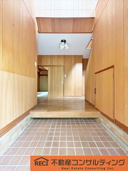 西宮市苦楽園三番町　中古戸建の玄関