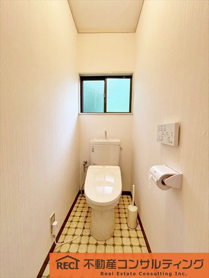 西宮市苦楽園三番町　中古戸建のトイレ