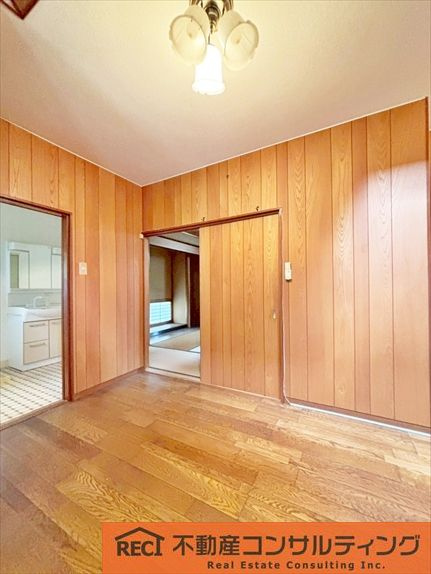西宮市苦楽園三番町　中古戸建の洋室