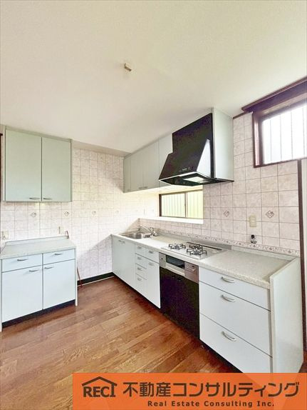 西宮市苦楽園三番町　中古戸建のキッチン|陽当たり良好