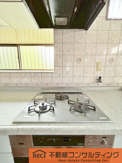 西宮市苦楽園三番町　中古戸建のキッチン