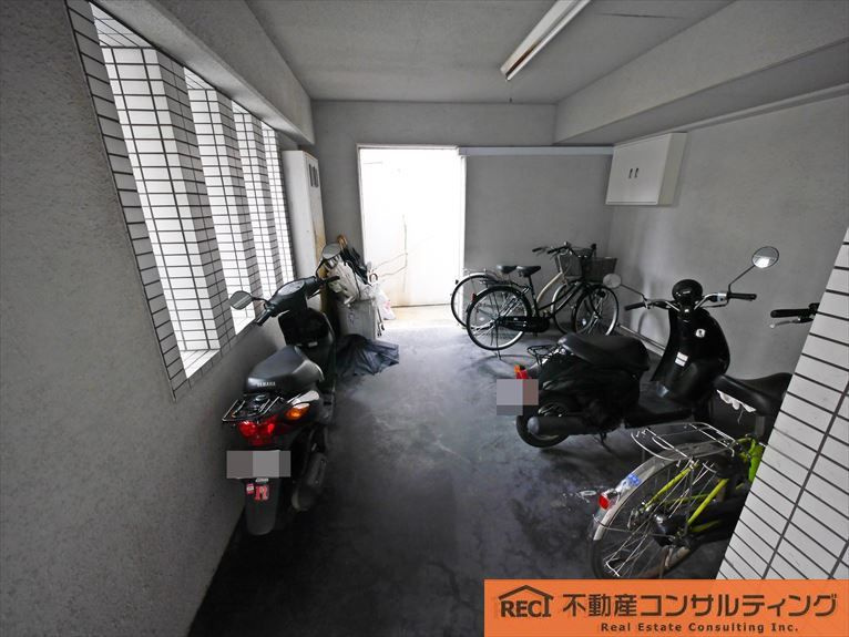 ジョイフル御影の駐車場