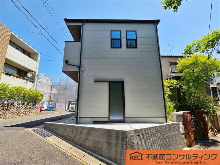 神戸市灘区青谷町3丁目　新築戸建のエントランス