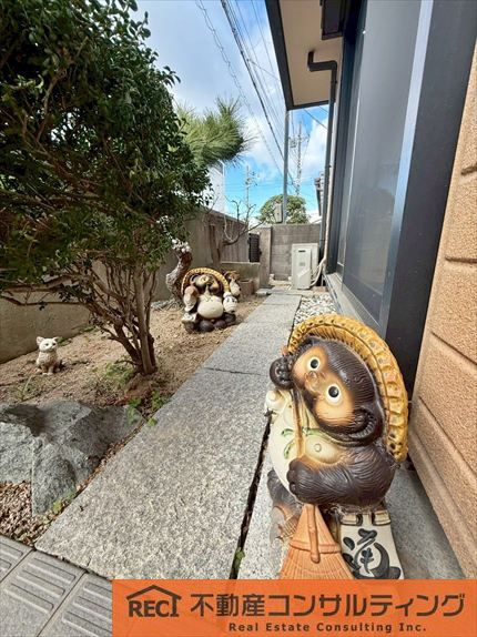西宮市上田東町　中古戸建のエントランス