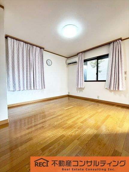 西宮市上田東町　中古戸建の寝室