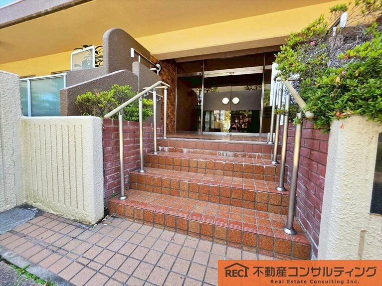 住吉川ハイツの玄関