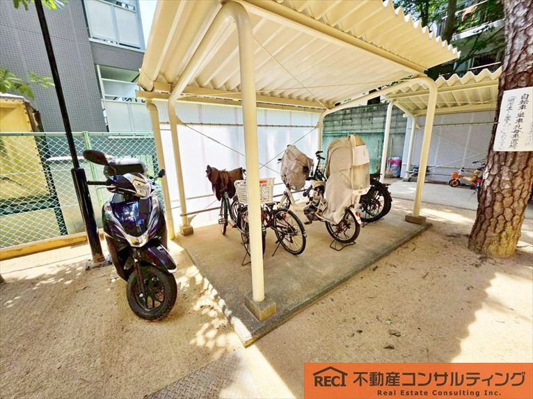 住吉川ハイツの駐車場