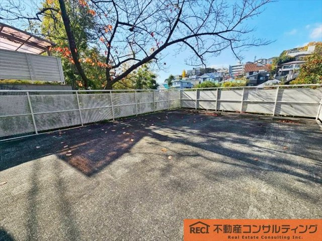 神戸市東灘区住吉山手5丁目　中古戸建の駐車場