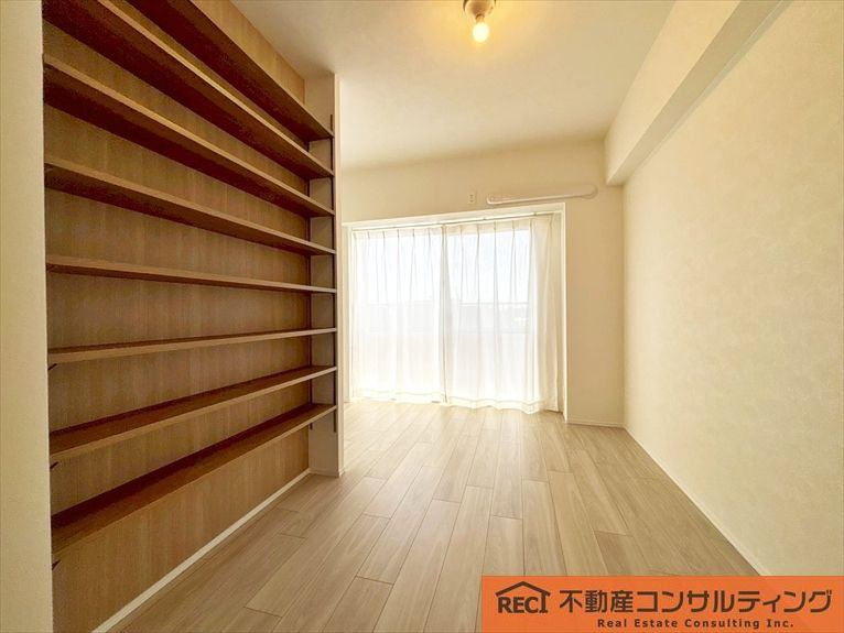日商岩井上甲子園マンションの洋室