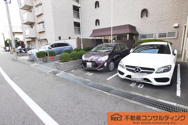 日商岩井上甲子園マンションの駐車場