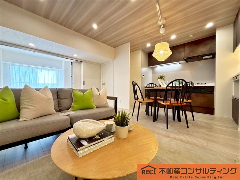 日商岩井上甲子園マンションの居間・リビング|南西向き！陽当たり・眺望も良好です♪
