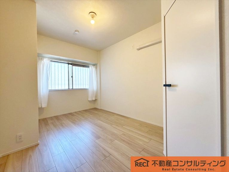 日商岩井上甲子園マンションの洋室