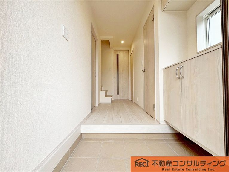 西宮市浜甲子園2丁目　新築戸建　1号棟の玄関
