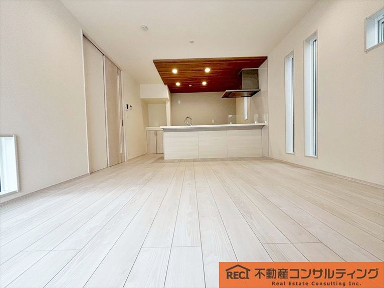 西宮市浜甲子園2丁目　新築戸建　1号棟の居間・リビング