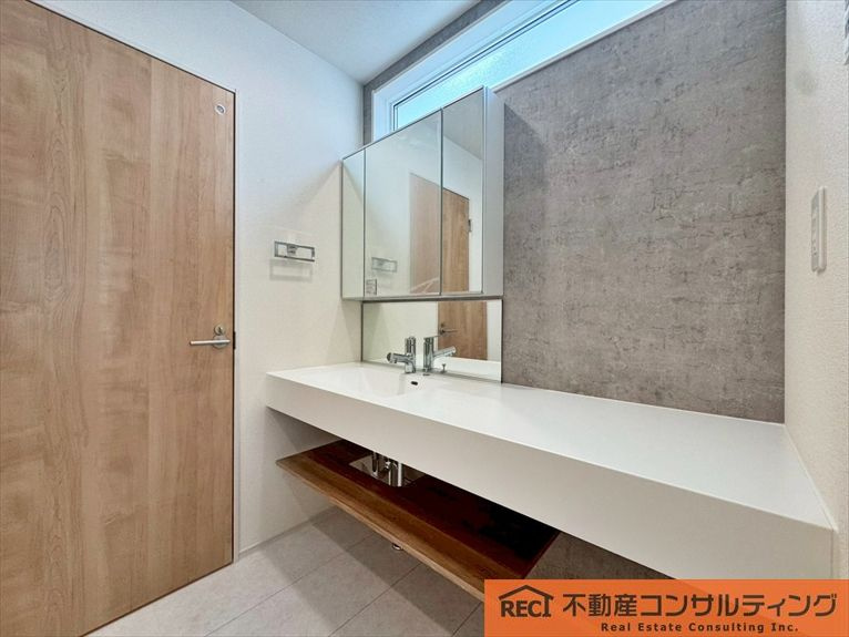 西宮市東鳴尾町2丁目　新築戸建の独立洗面台