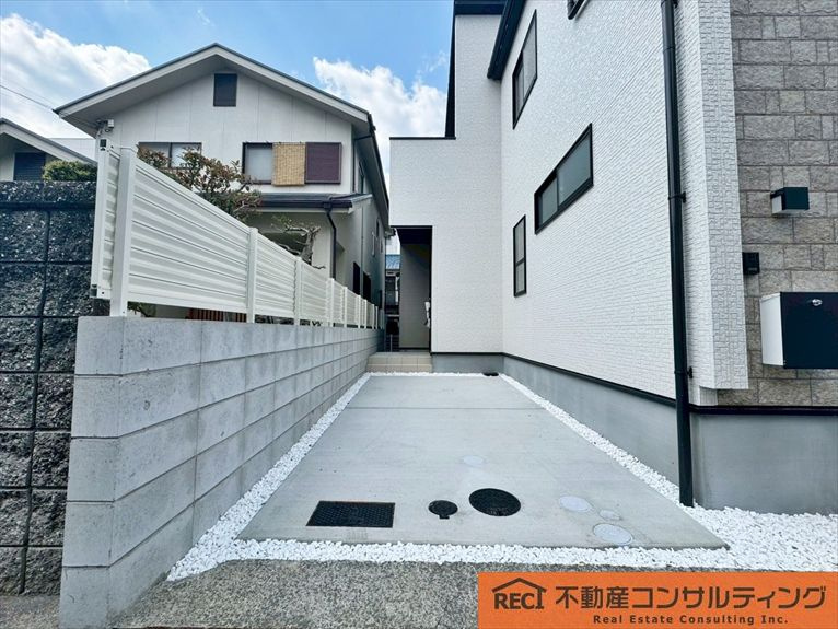 西宮市東鳴尾町2丁目　新築戸建の駐車場