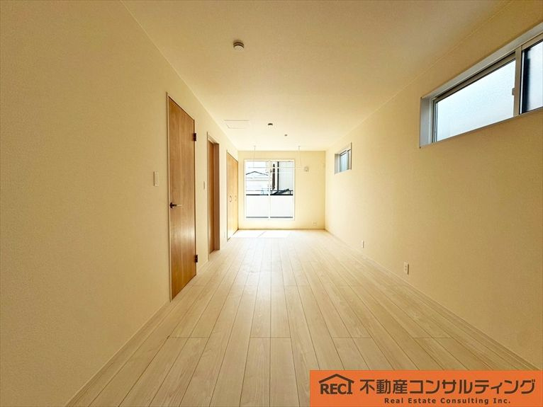 西宮市東鳴尾町2丁目　新築戸建の居間・リビング