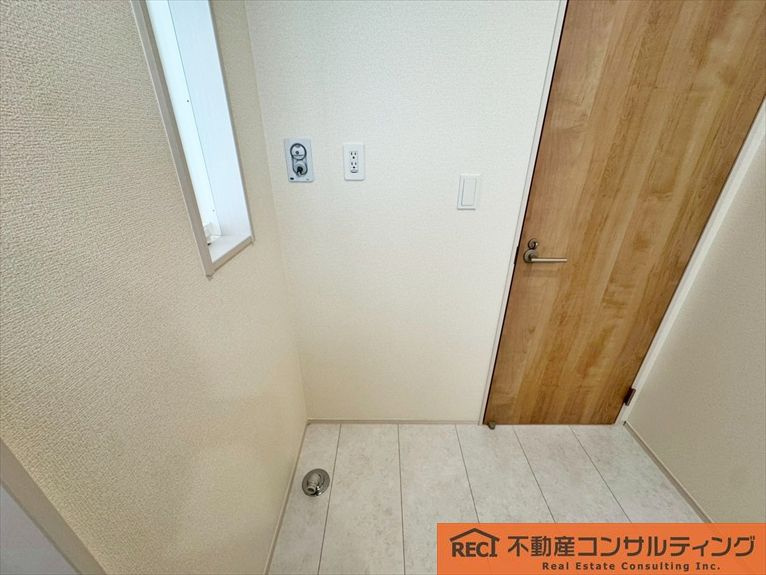 西宮市東鳴尾町2丁目　新築戸建のランドリースペース