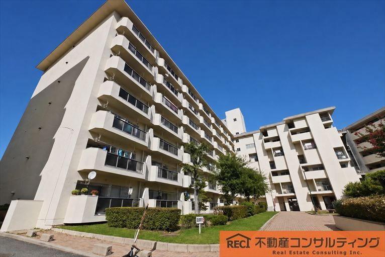 夙川ビューハイツB棟の外観