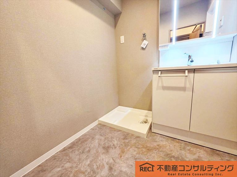 夙川ビューハイツB棟の独立洗面台|開放感のある眺望が楽しめます