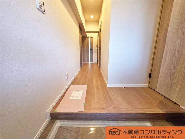 夙川ビューハイツB棟の玄関