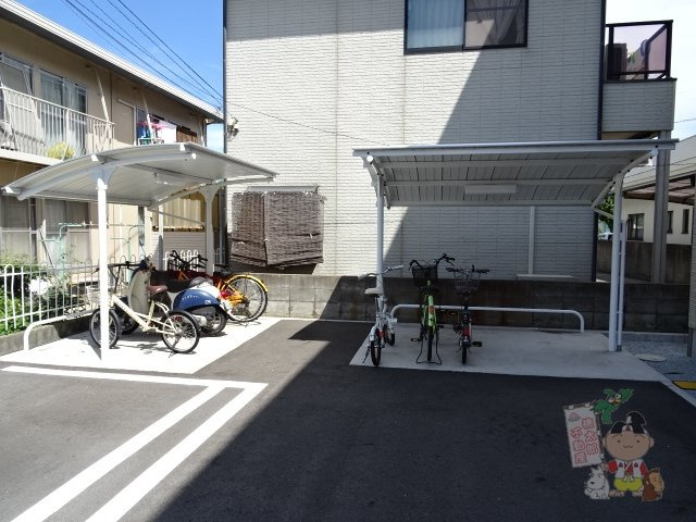 ソレイユコート新保の駐車場